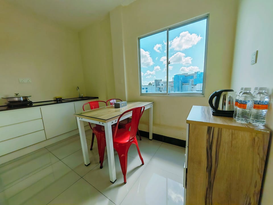 Family Suite (Deluxe) | In-room dining