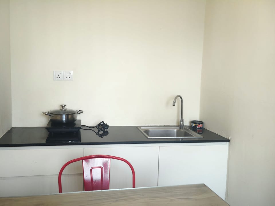 Family Room (Deluxe) | Premium bedding, desk, iron/ironing board (on request), WiFi (free)