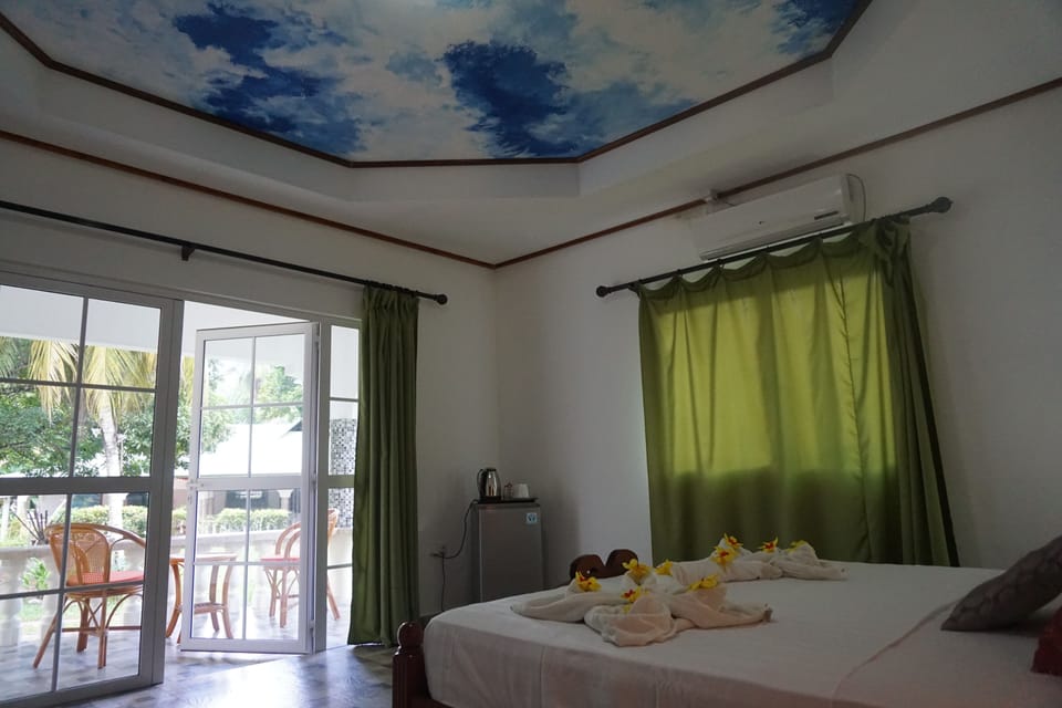 Superior Room | Minibar, in-room safe, soundproofing, free cribs/infant beds
