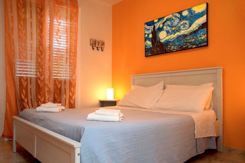 Basic Room | Minibar, in-room safe, blackout drapes, soundproofing