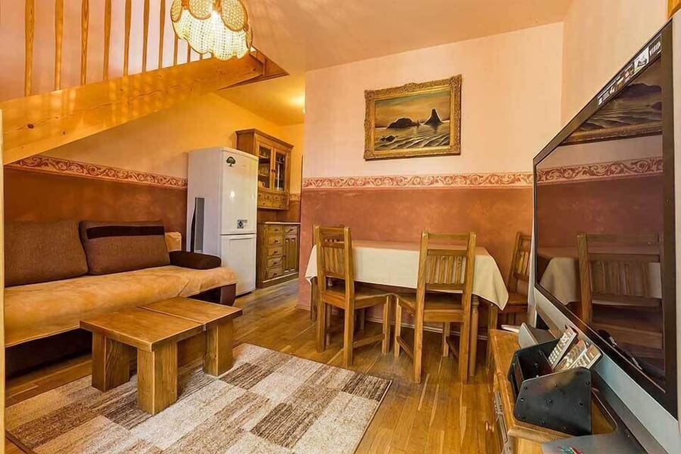 Comfort Apartment | Living area | Flat-screen TV