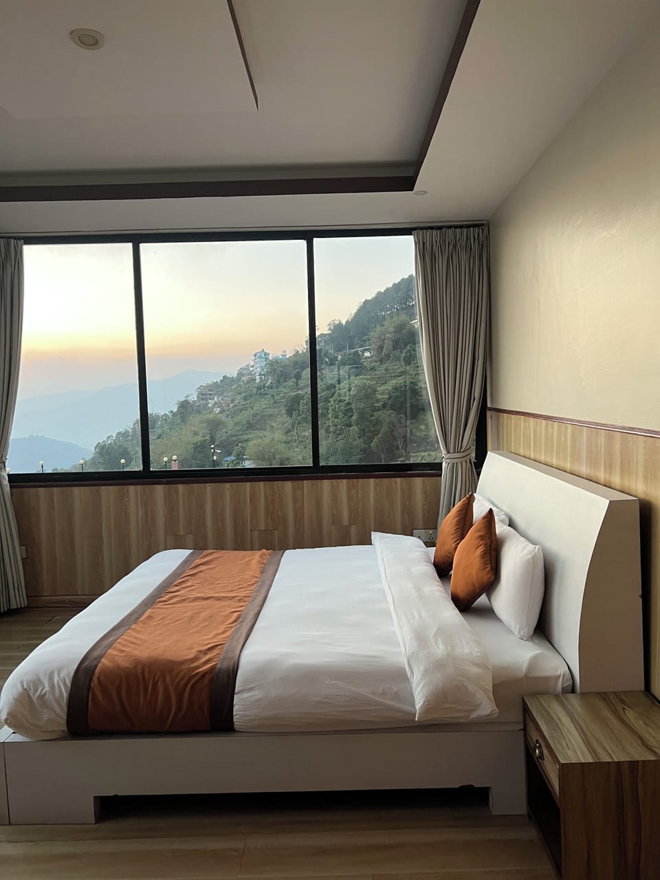 Superior Room | Desk, laptop workspace, iron/ironing board (on request), WiFi (free)