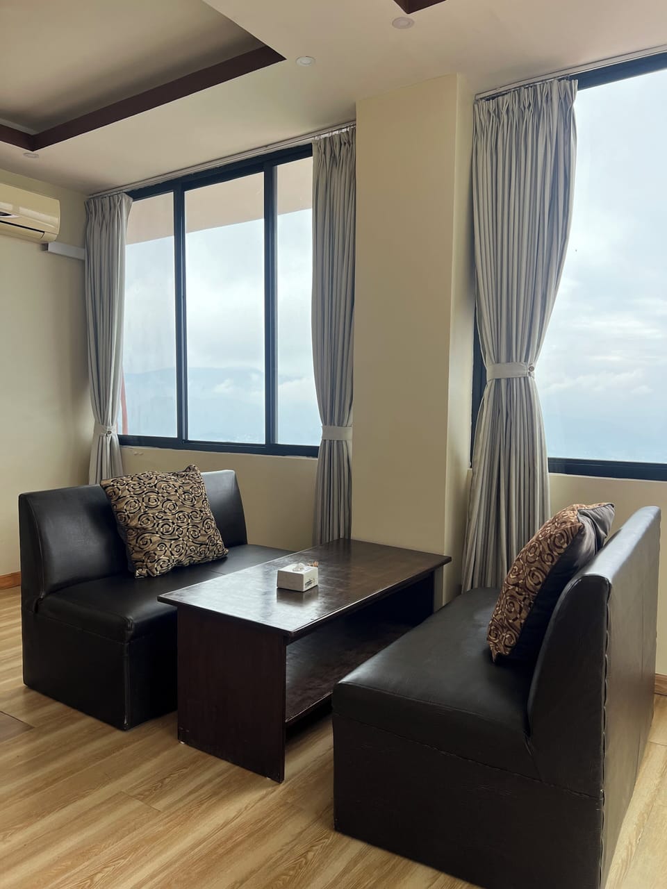 Superior Room | Desk, laptop workspace, iron/ironing board (on request), WiFi (free)