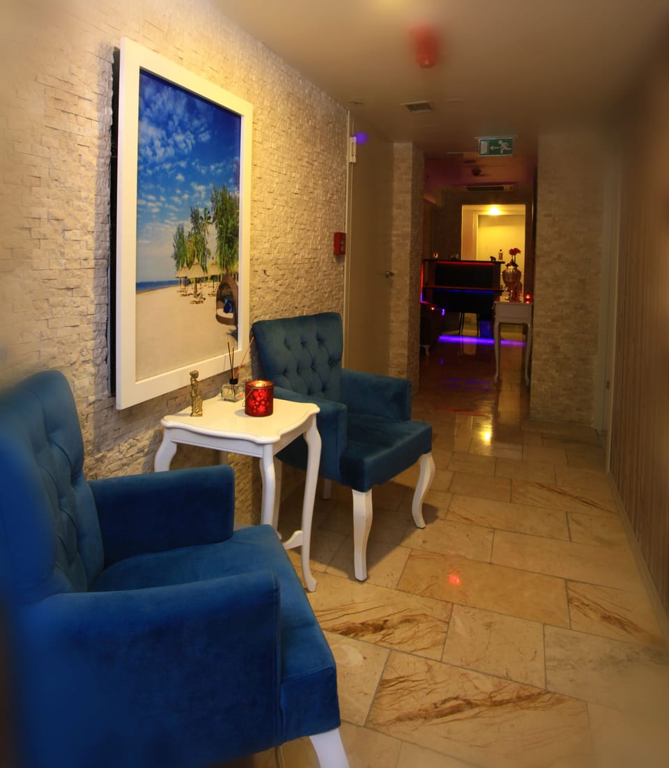 Couples treatment rooms, sauna, hot tub, Turkish bath, body treatments