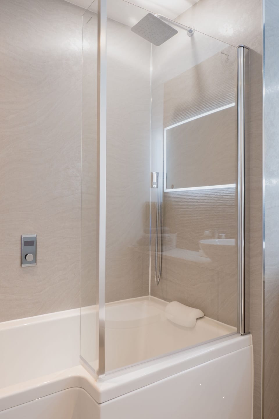 Marks At The Manor Luxury Riverside Apartments - Sleeps up to 4, with Parking and Sky TV Apartment in Aberdeen