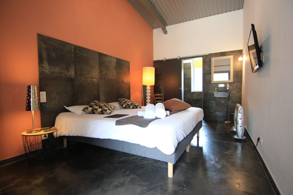 Comfort Double Room | 1 bedroom, blackout drapes, individually decorated