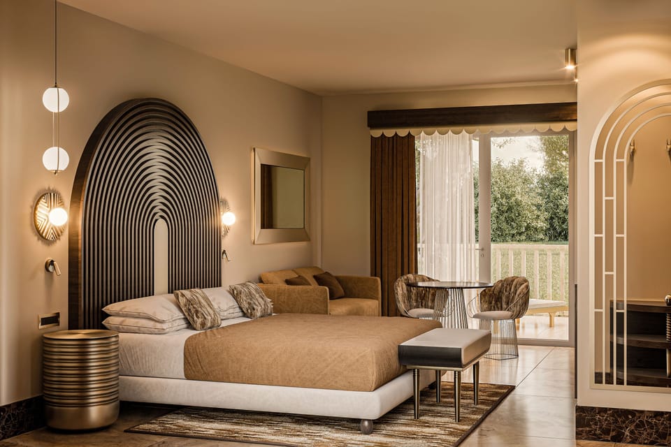 Pool Junior Suite | Premium bedding, minibar, in-room safe, desk