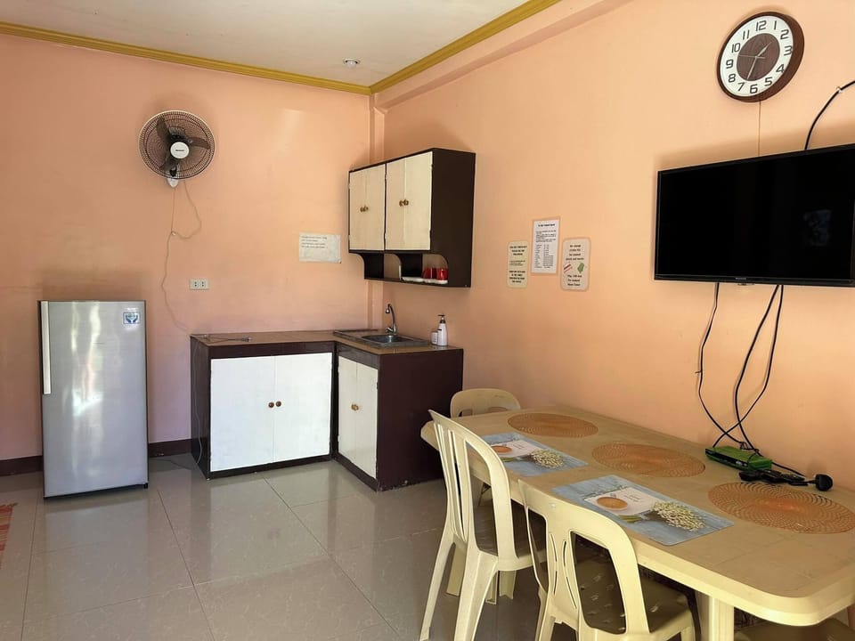 Family Apartment, 1 Bedroom | In-room dining