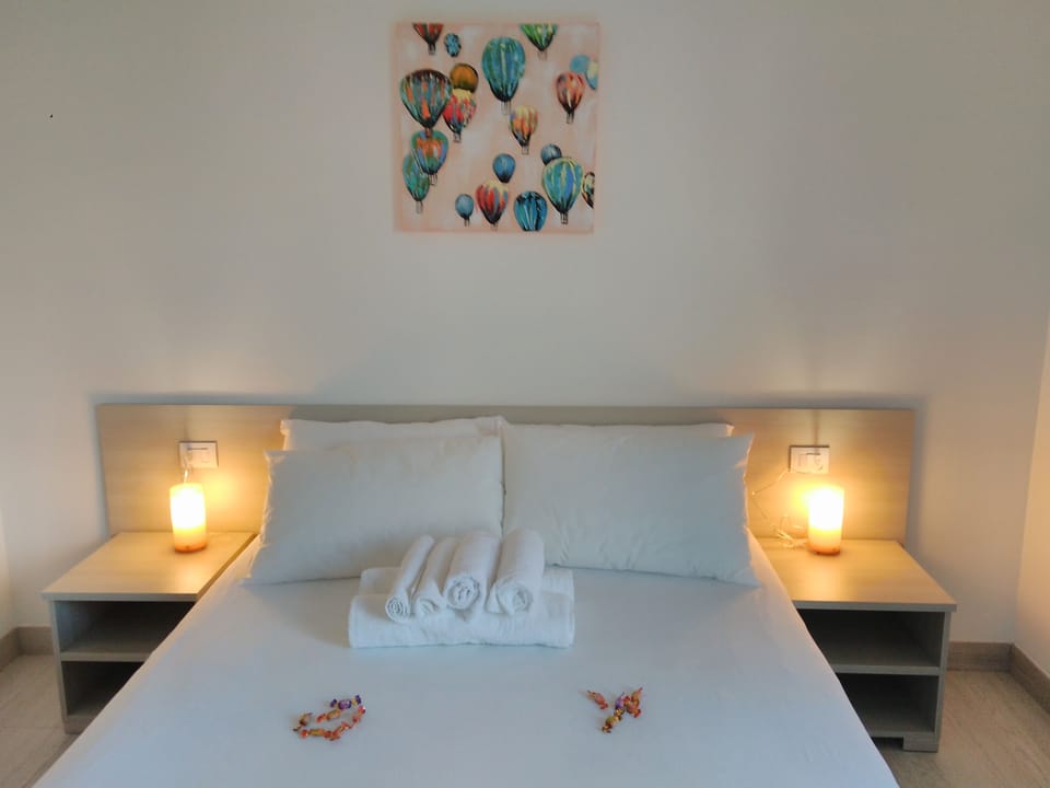 Comfort Double Room | Minibar, desk, soundproofing, iron/ironing board