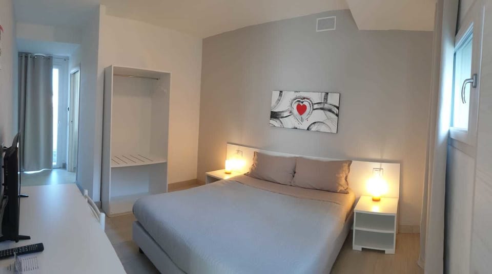 Minibar, desk, soundproofing, iron/ironing board (on request)
