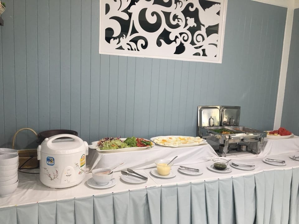 Daily local cuisine breakfast for a fee