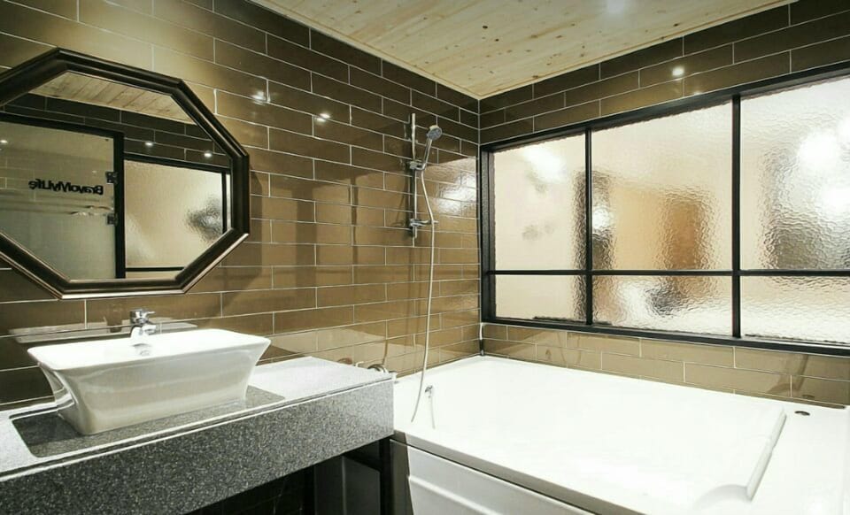 VIP (A) | Bathroom | Free toiletries, hair dryer, bathrobes, slippers