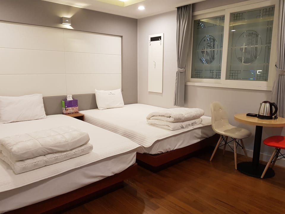 Twin Room | Desk, free WiFi, bed sheets