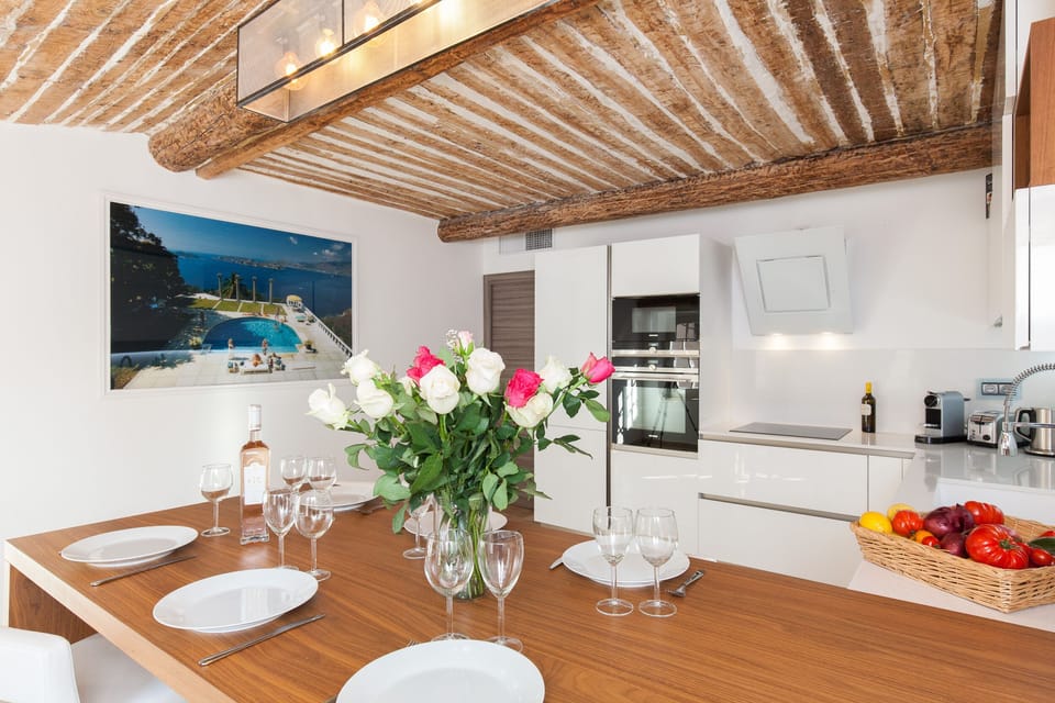 ~ The Kitchen and its original ceiling  - Maison Baieta ~ ABSOLUTY ANTIBES