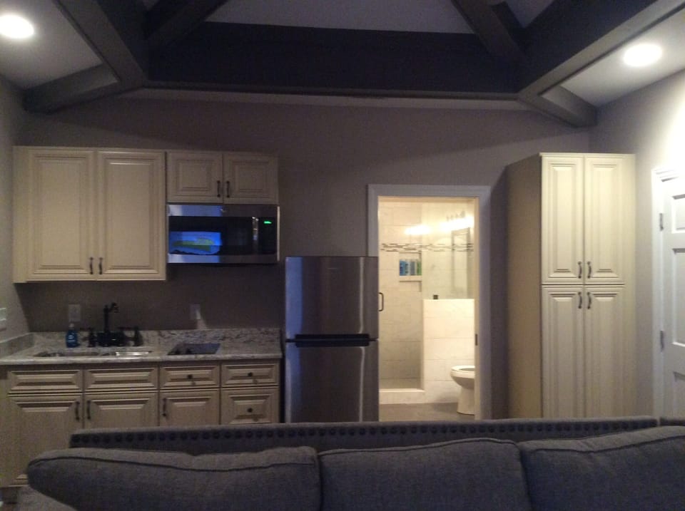 3rd level: kitchen fridge with 2 burner 