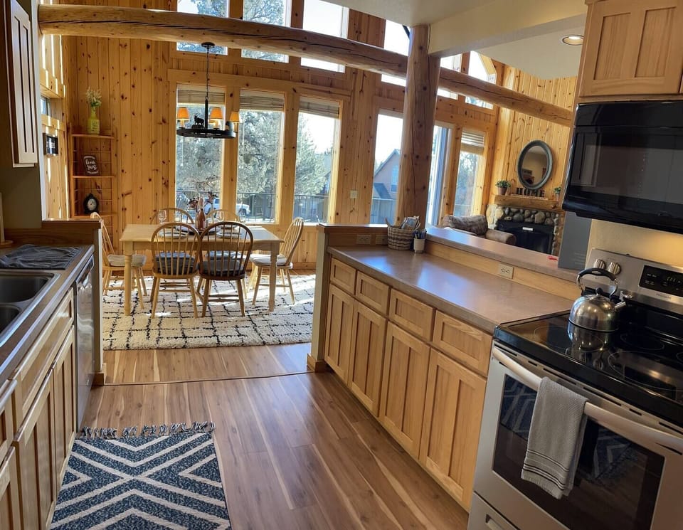 Fully stocked kitchen with everything you need. 