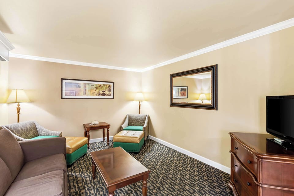 Suite, Multiple Beds, Non Smoking, Kitchenette (with Sofabed) | Desk, soundproofing, iron/ironing board, WiFi (surcharge)
