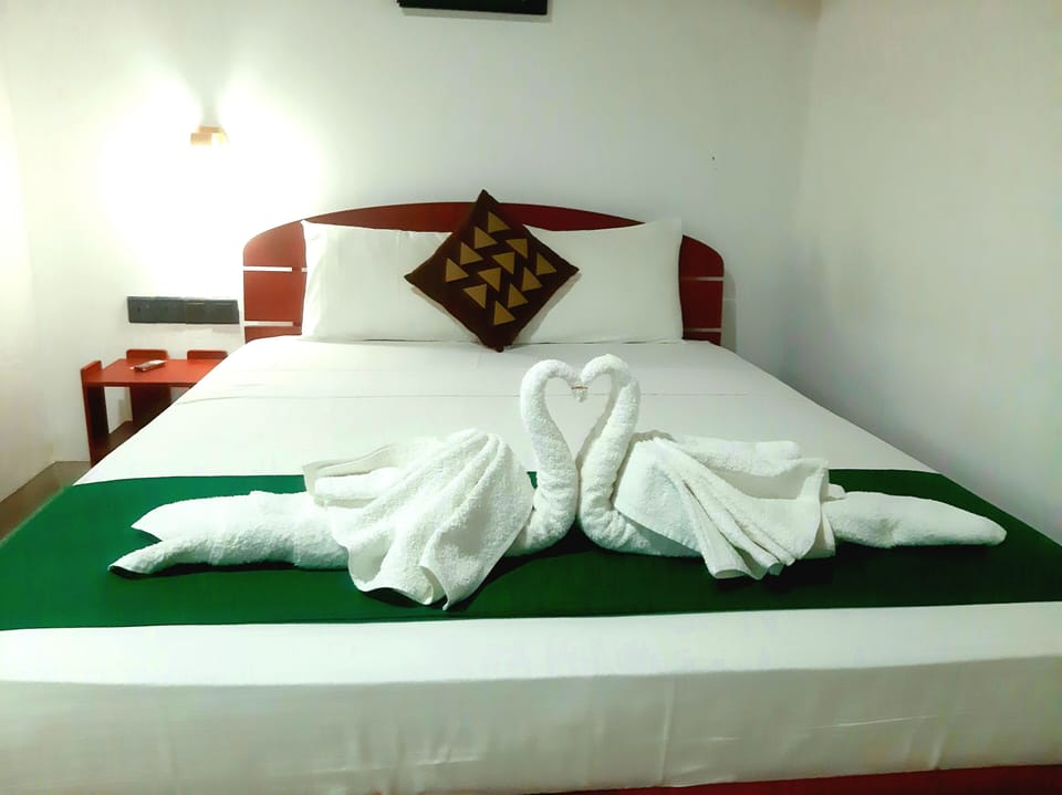 Premium bedding, in-room safe, individually decorated