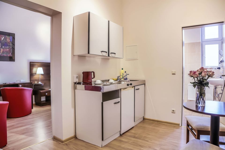 Comfort Double Room | Private kitchenette | Coffee/tea maker, electric kettle