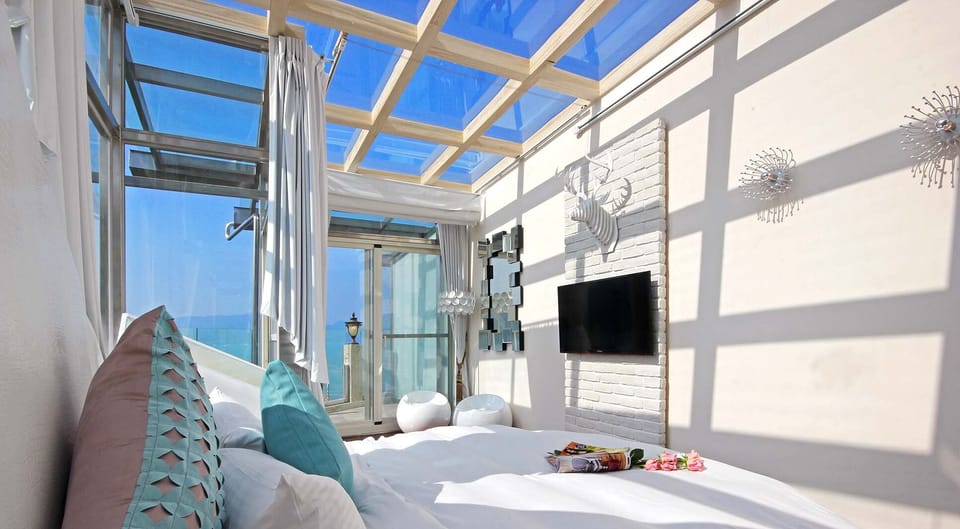 Design Room, 1 Double Bed, Balcony | Desk, soundproofing, rollaway beds, free WiFi
