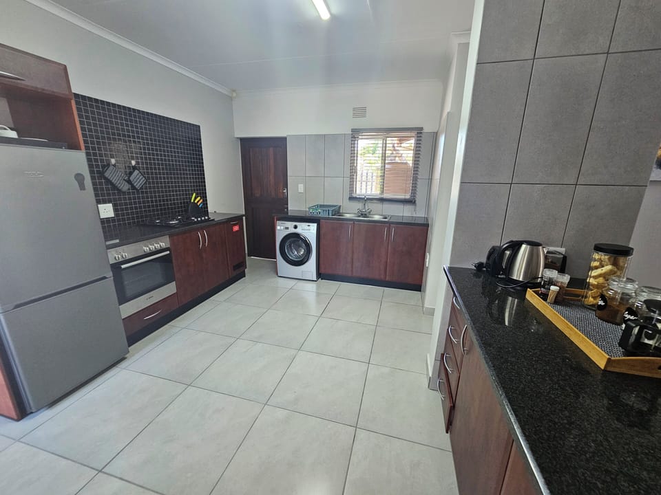 Standard Townhome, 2 Bedrooms | Private kitchen | Full-size fridge, microwave, oven, stovetop
