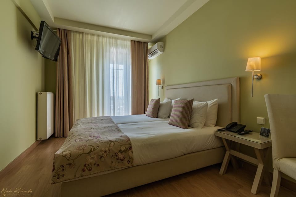 Egyptian cotton sheets, down comforters, in-room safe, desk