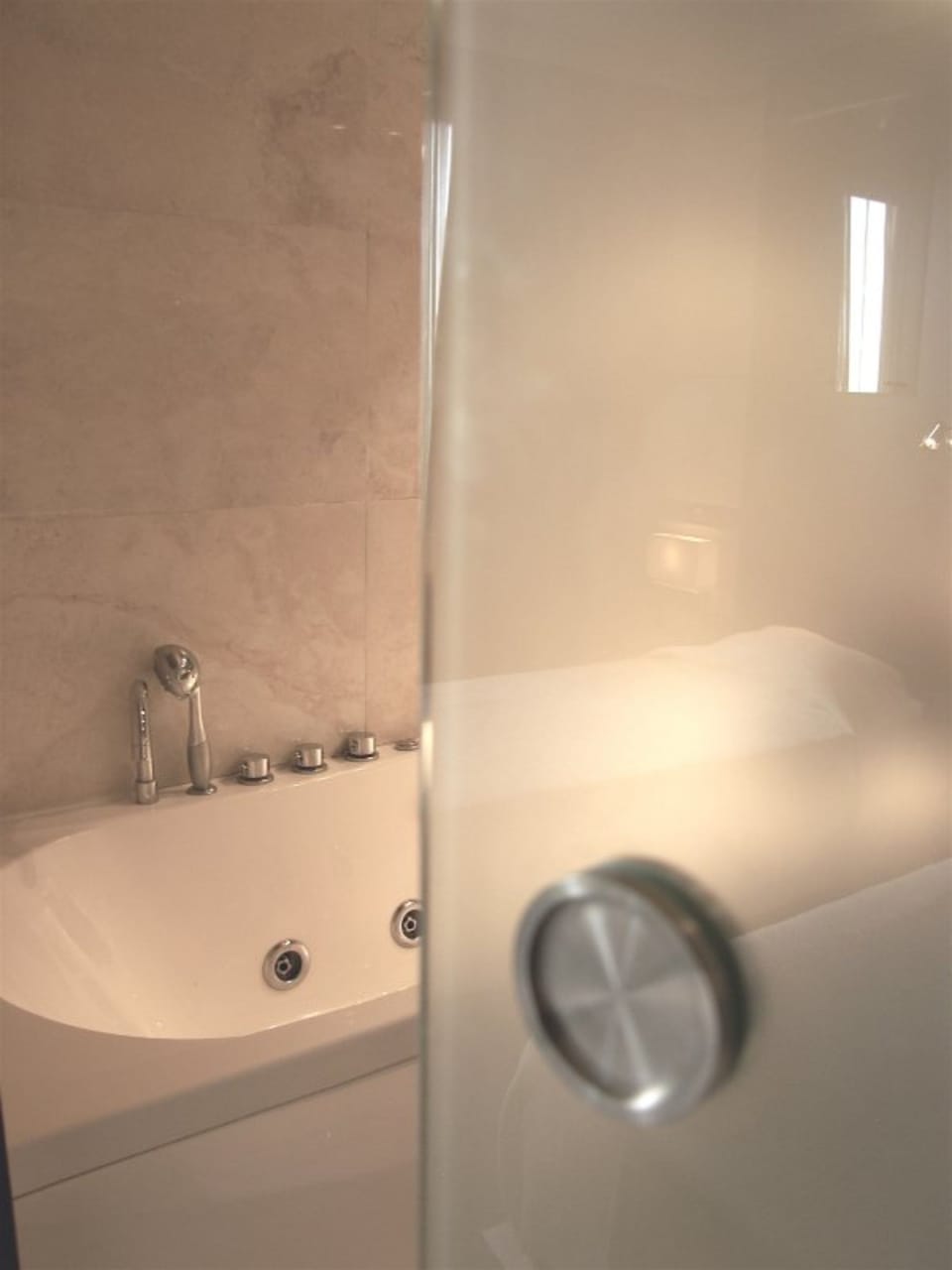 Shower, rainfall showerhead, free toiletries, hair dryer