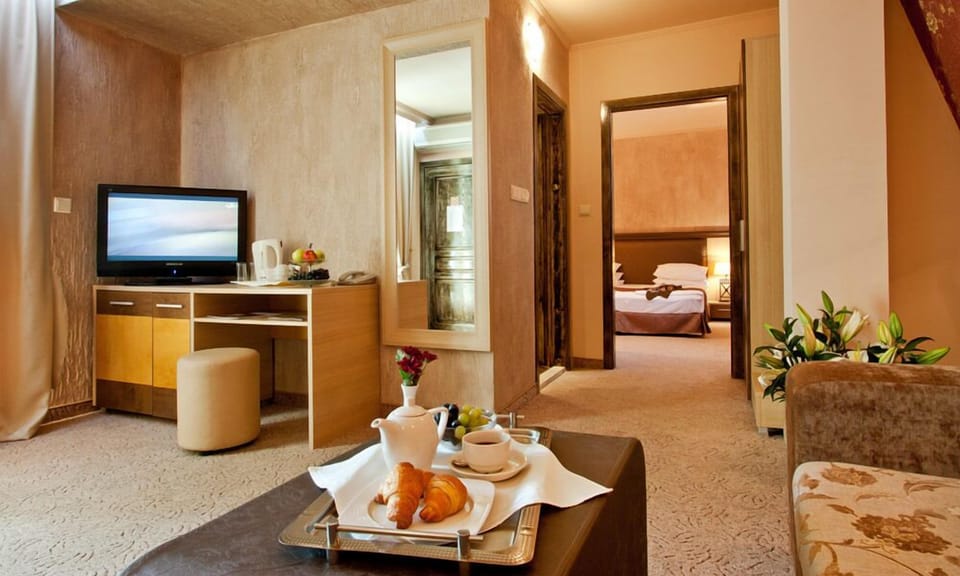 Minibar, in-room safe, iron/ironing board, free WiFi