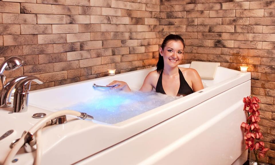 Indoor spa tub