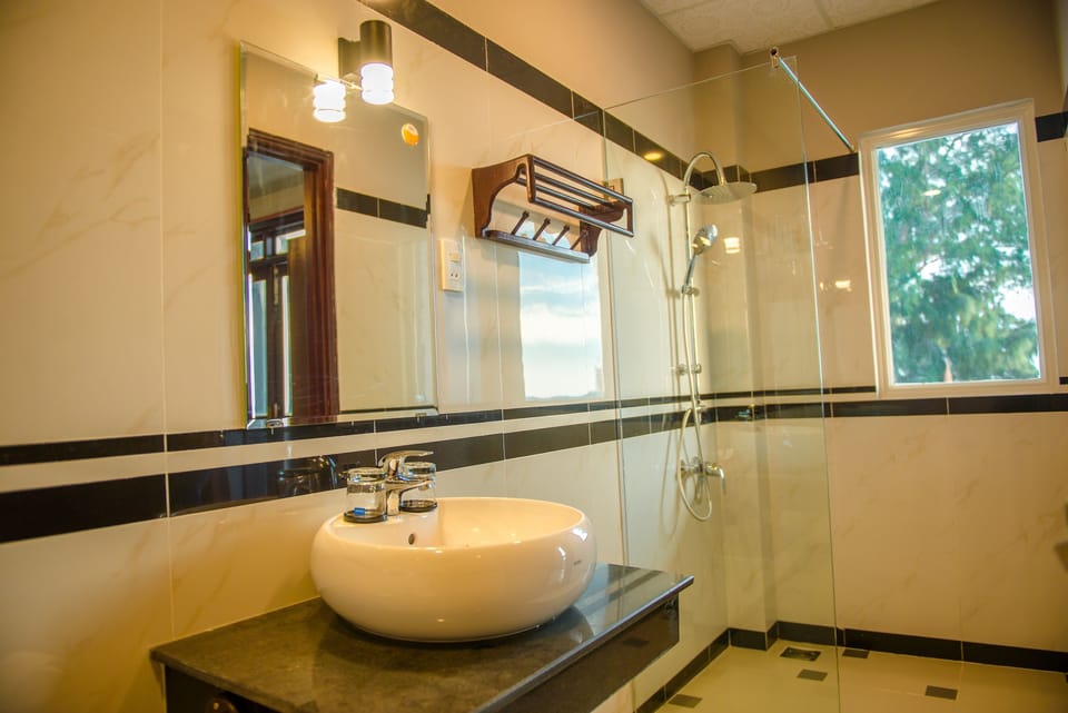 Suite Family Beach Front with Balcony | Bathroom | Shower, rainfall showerhead, designer toiletries, hair dryer