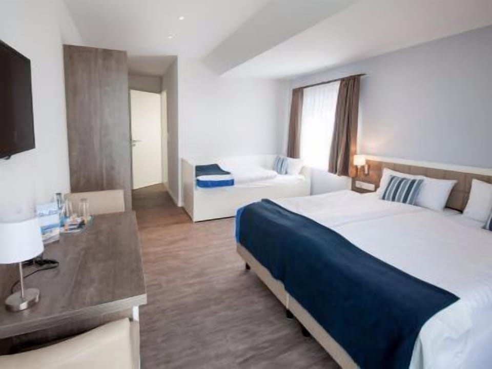 Double Room, Balcony, Garden View | In-room safe, desk, soundproofing, free cribs/infant beds