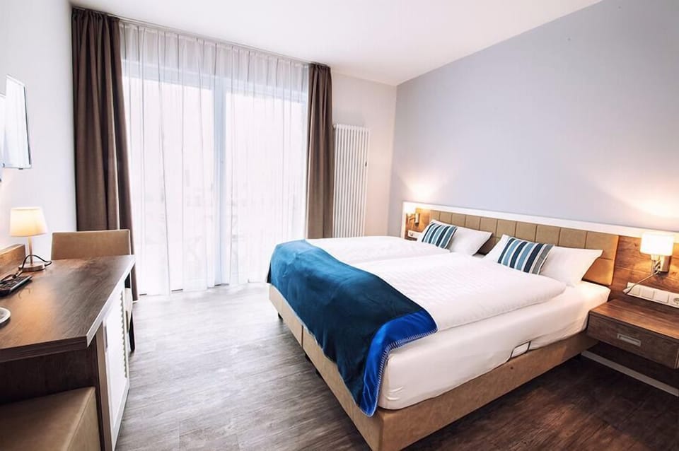 Double Room, Balcony, Garden View | In-room safe, desk, soundproofing, free cribs/infant beds