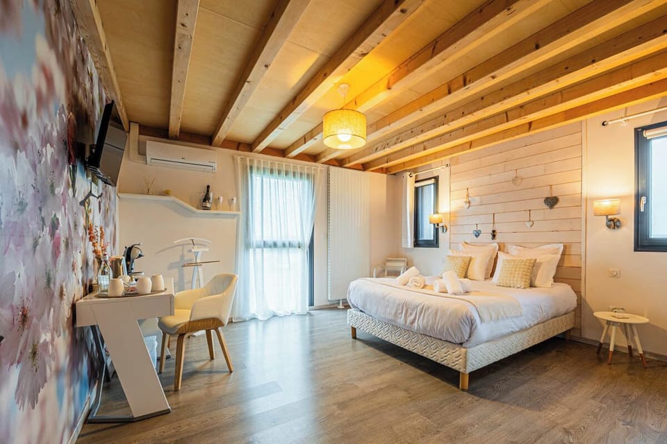Design Double Room (Fleur de Peuplier) | Premium bedding, in-room safe, individually decorated