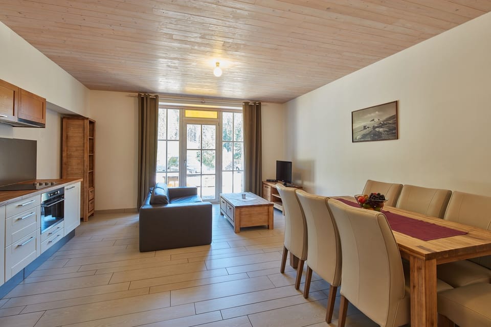 Apartment, 2 Bedrooms (2) | Living area | TV