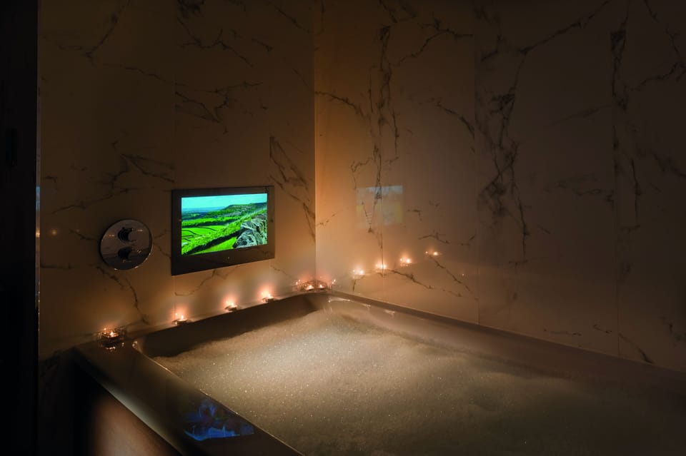 Solway Suite | Bathroom | Free toiletries, hair dryer, towels, soap