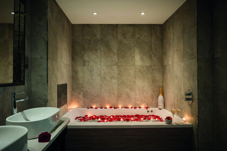 Eden Suite | Bathroom | Free toiletries, hair dryer, towels, soap