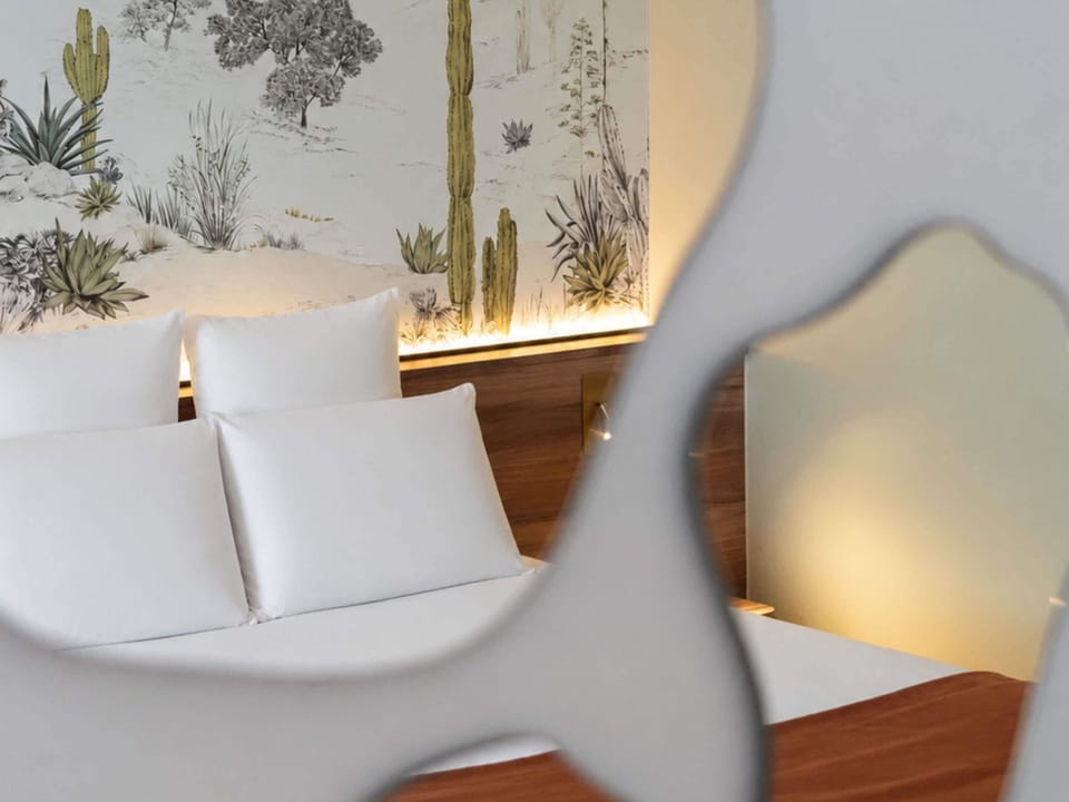 Privilege, Double Room, 1 Queen Bed | In-room safe, desk, blackout drapes, soundproofing