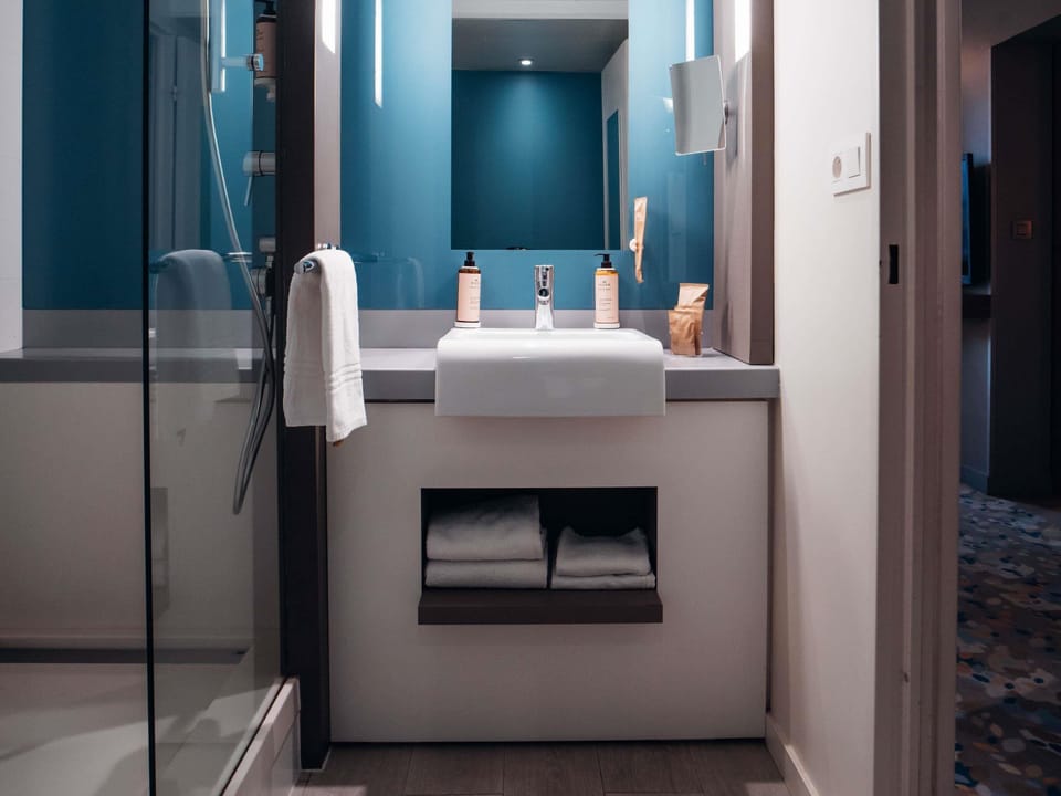 Classic Room, 1 Double Bed | In-room safe, desk, blackout drapes, soundproofing
