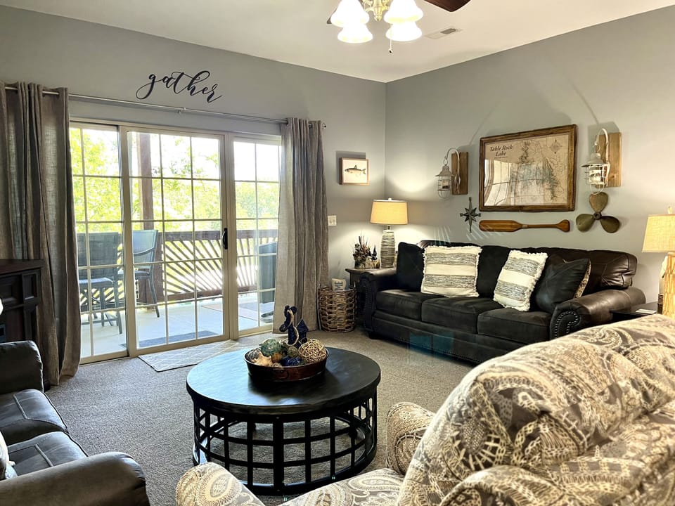 Condo, 3 Bedrooms | Living area