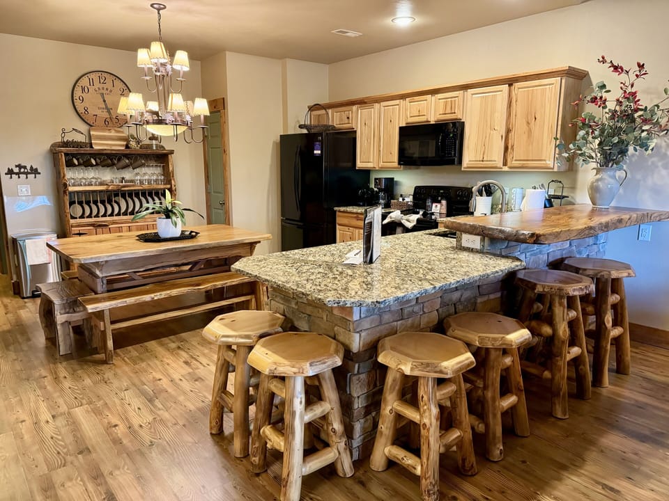 Condo, 3 Bedrooms | Private kitchen | Fridge, microwave, oven, dishwasher