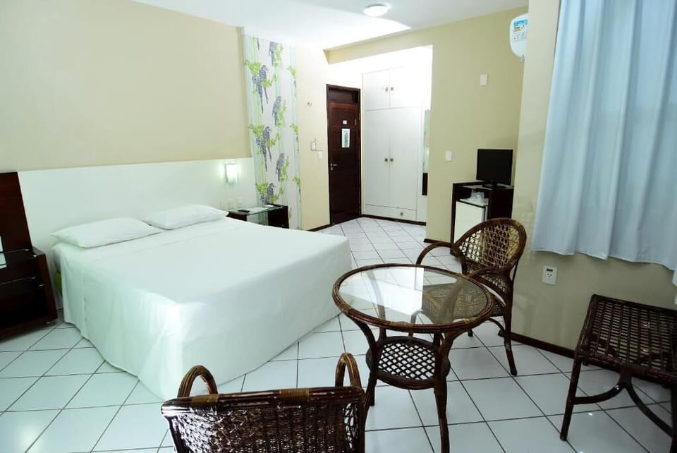 Minibar, free WiFi, bed sheets