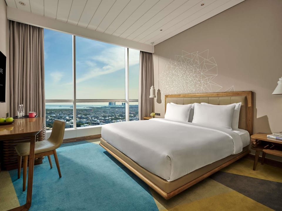 Superior Room, 1 King Bed | Premium bedding, in-room safe, desk, laptop workspace