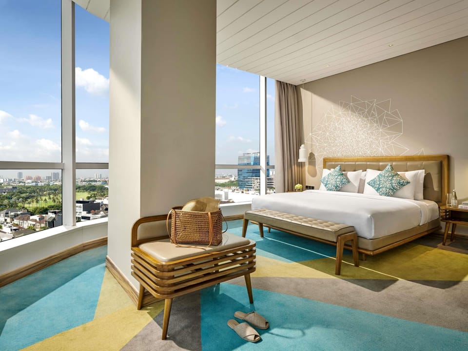 Suite, 1 King Bed | Premium bedding, in-room safe, desk, laptop workspace