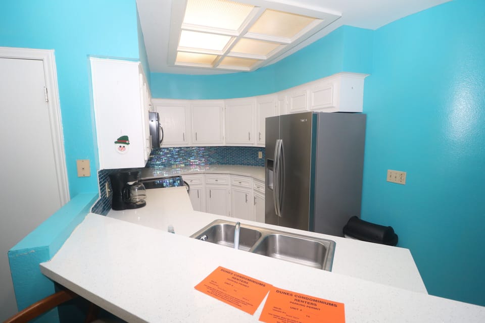 Premium Condo, Multiple Beds, Kitchen, Pool View | Private kitchen | Full-size fridge, microwave, oven, stovetop