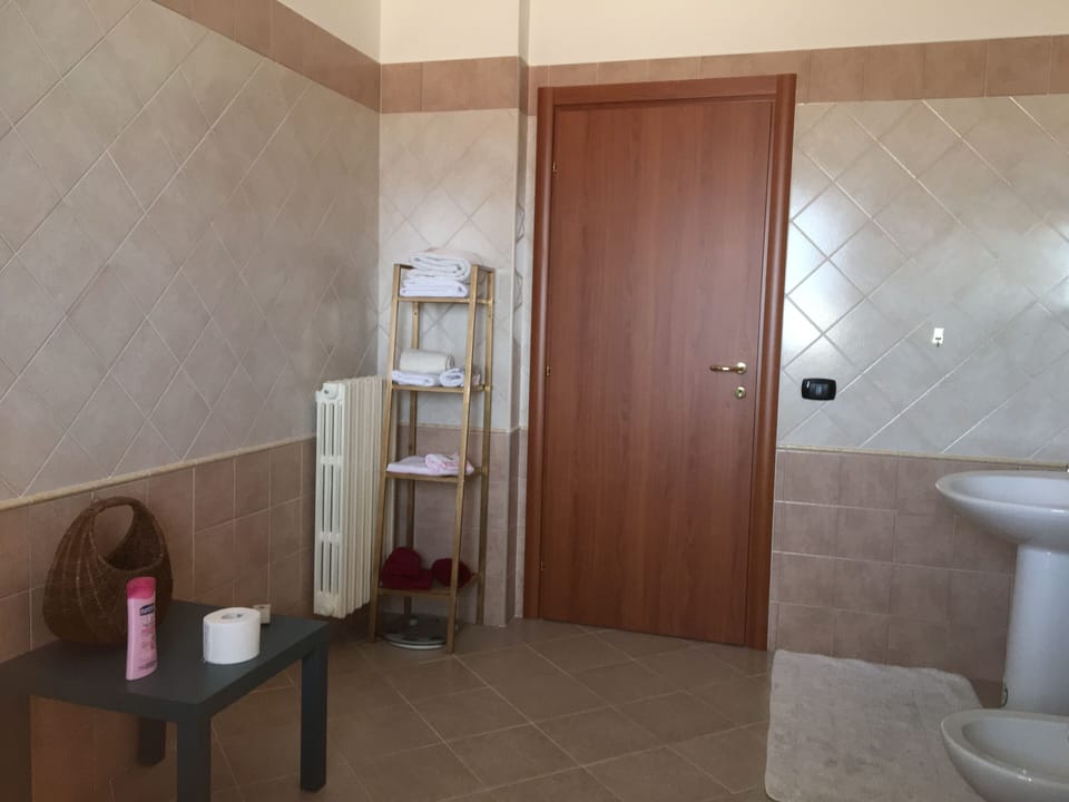 Double Room, Shared Bathroom | Bathroom | Shower, free toiletries, bidet, towels