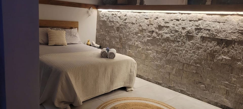 Honeymoon Studio | Minibar, desk, blackout drapes, iron/ironing board