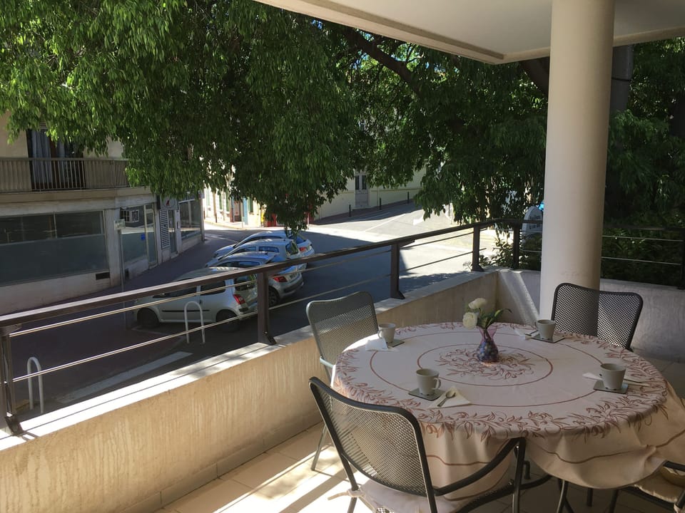 Le Ponant 20 Terrace in sun and shade_May 2017
