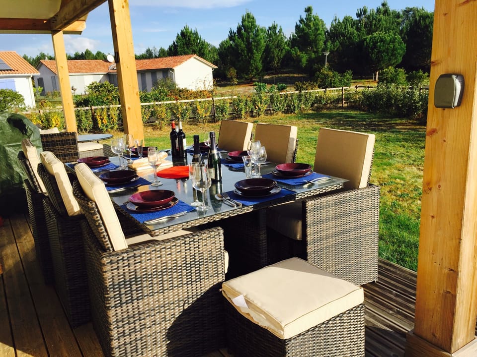 Alfresco dining