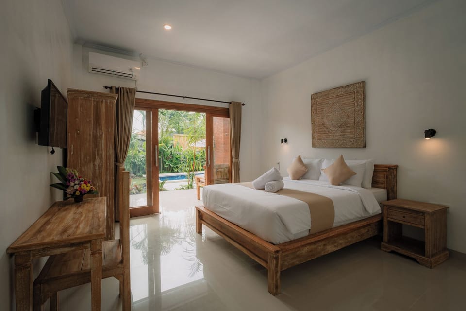 Deluxe Double Room | Desk, WiFi (free), bed sheets