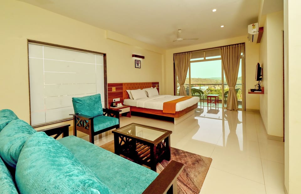 Executive Room | Premium bedding, blackout drapes, soundproofing, iron/ironing board